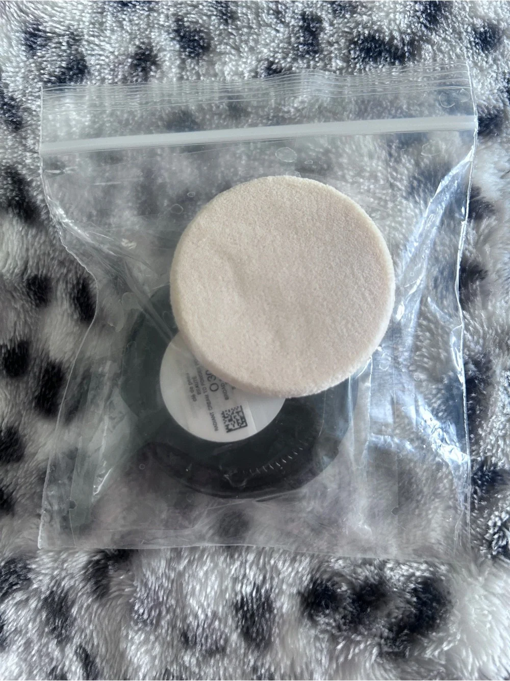cle de peau Radiant Cream-To-Powder Foundation - Beige (030)